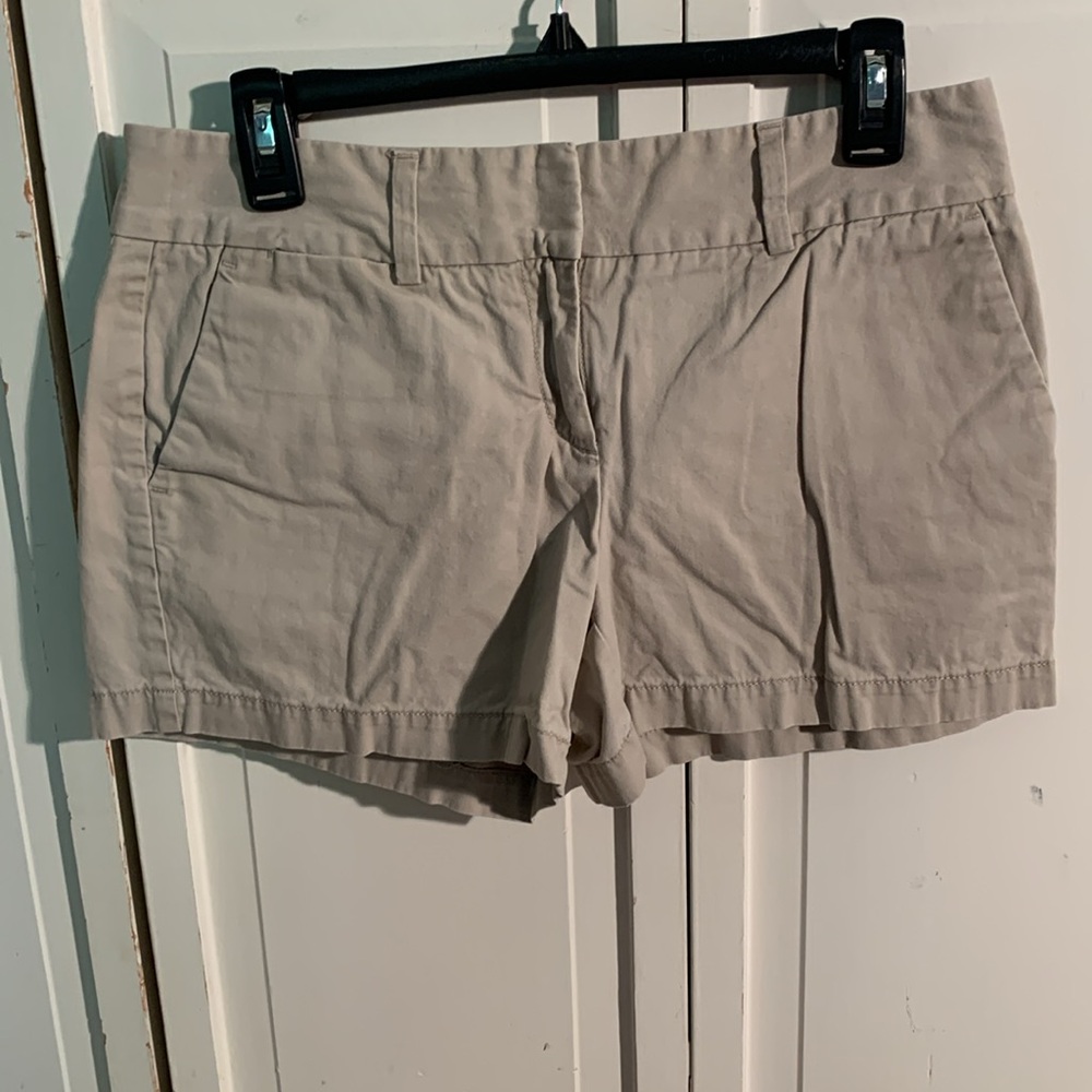 Ann Taylor Loft Khaki Chino shorts EUC